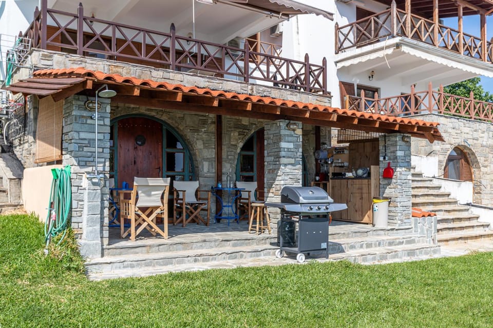 Patio, Facade/entrance, BBQ facilities