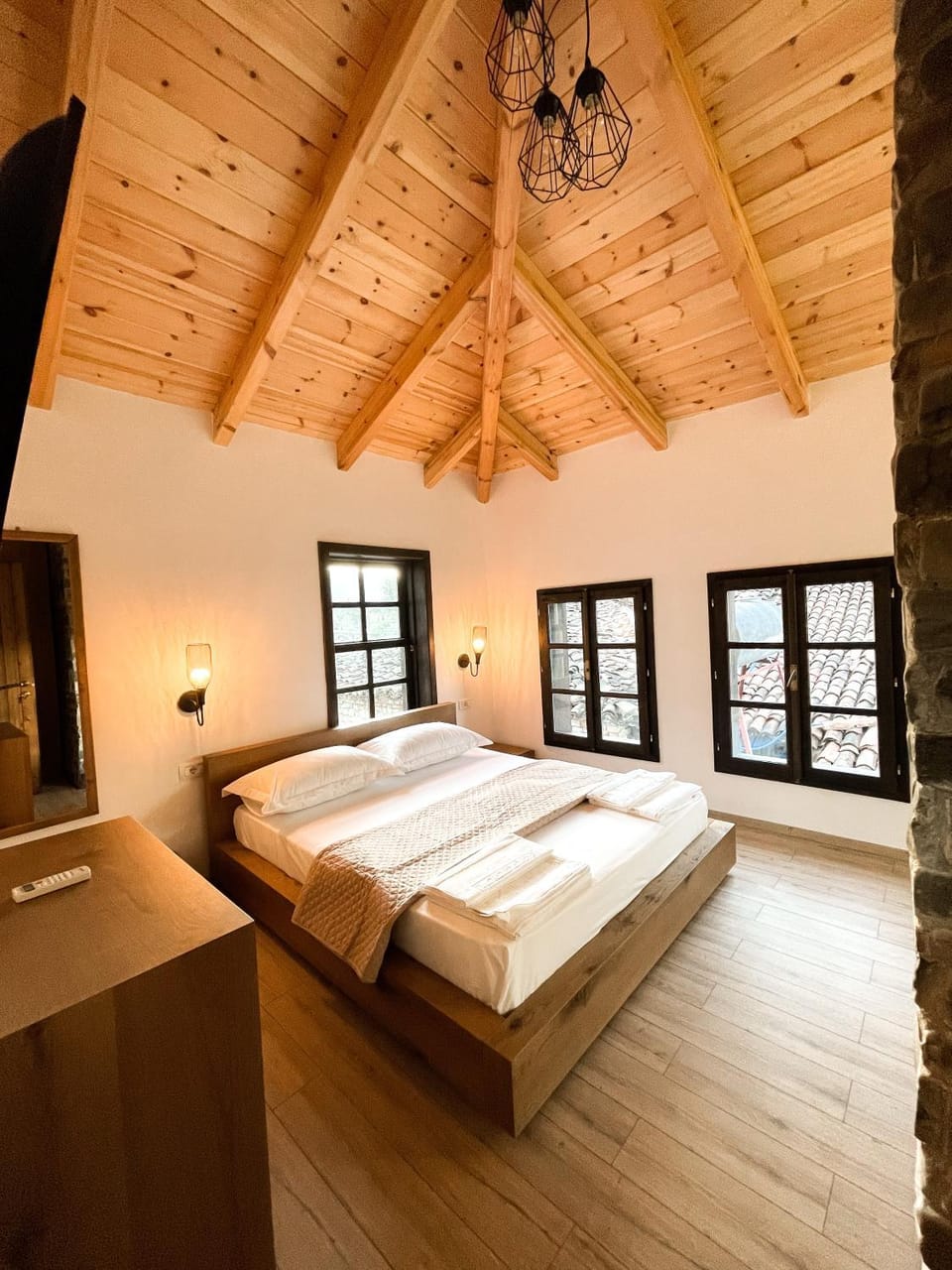 Bed, Photo of the whole room, Bedroom