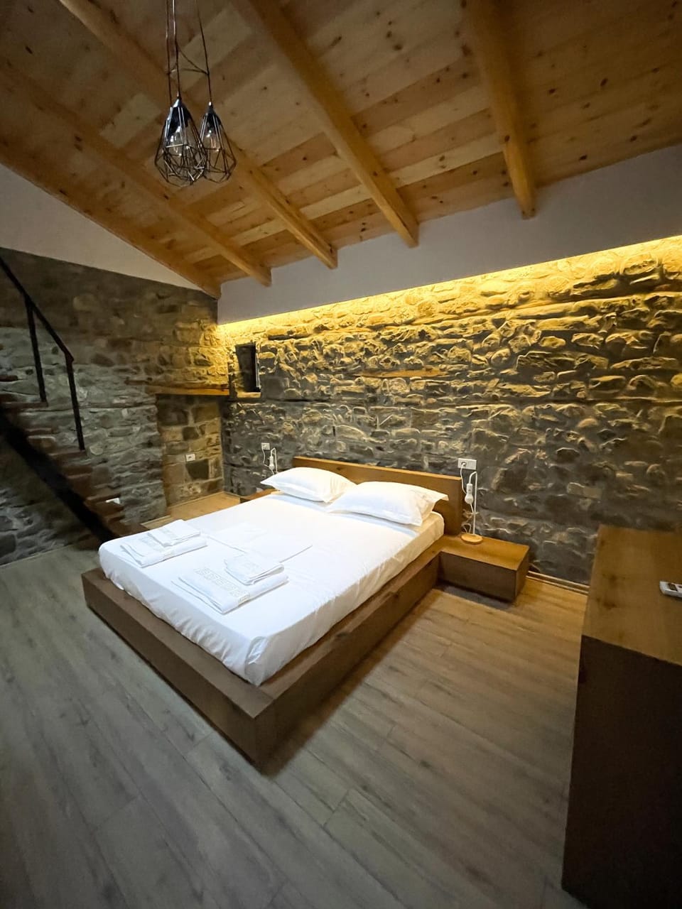 Bed, Photo of the whole room, Bedroom