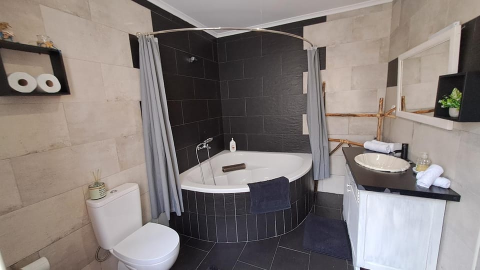Casa 4P - House4People - Alojamento Local Bed and Breakfast in Coimbra District, Portugal
