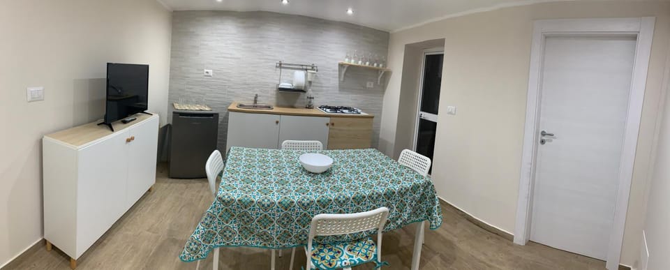 TV and multimedia, Kitchen or kitchenette, Living room, Dining area