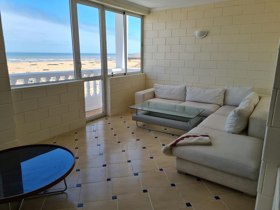 La petite villa avec piscine pieds dans l'eau Villa in Casablanca-Settat
