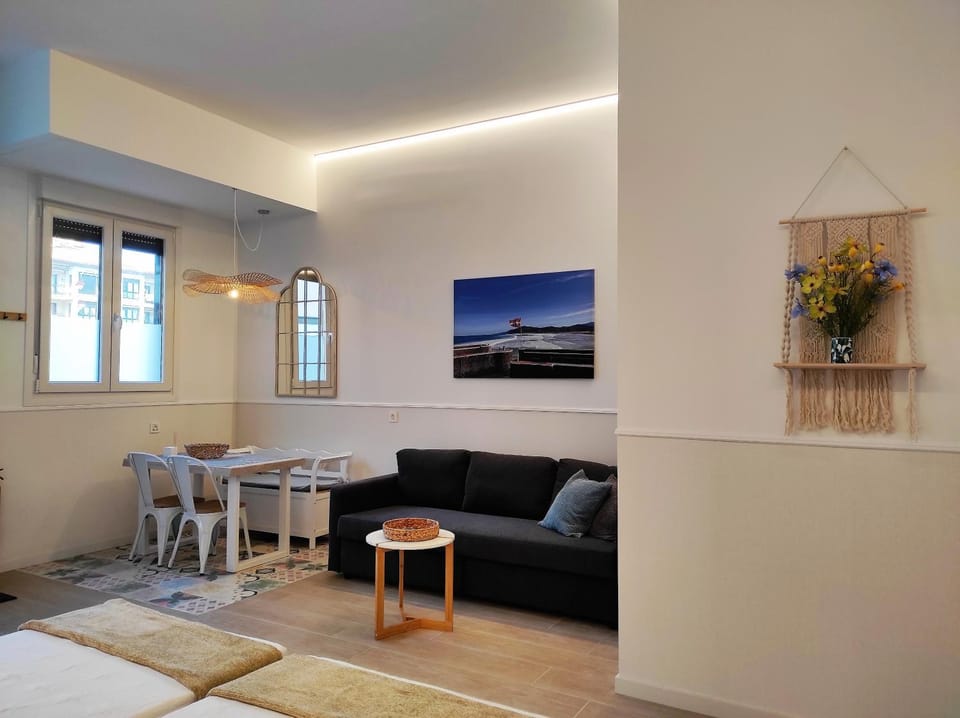 Living room, Photo of the whole room, Dining area