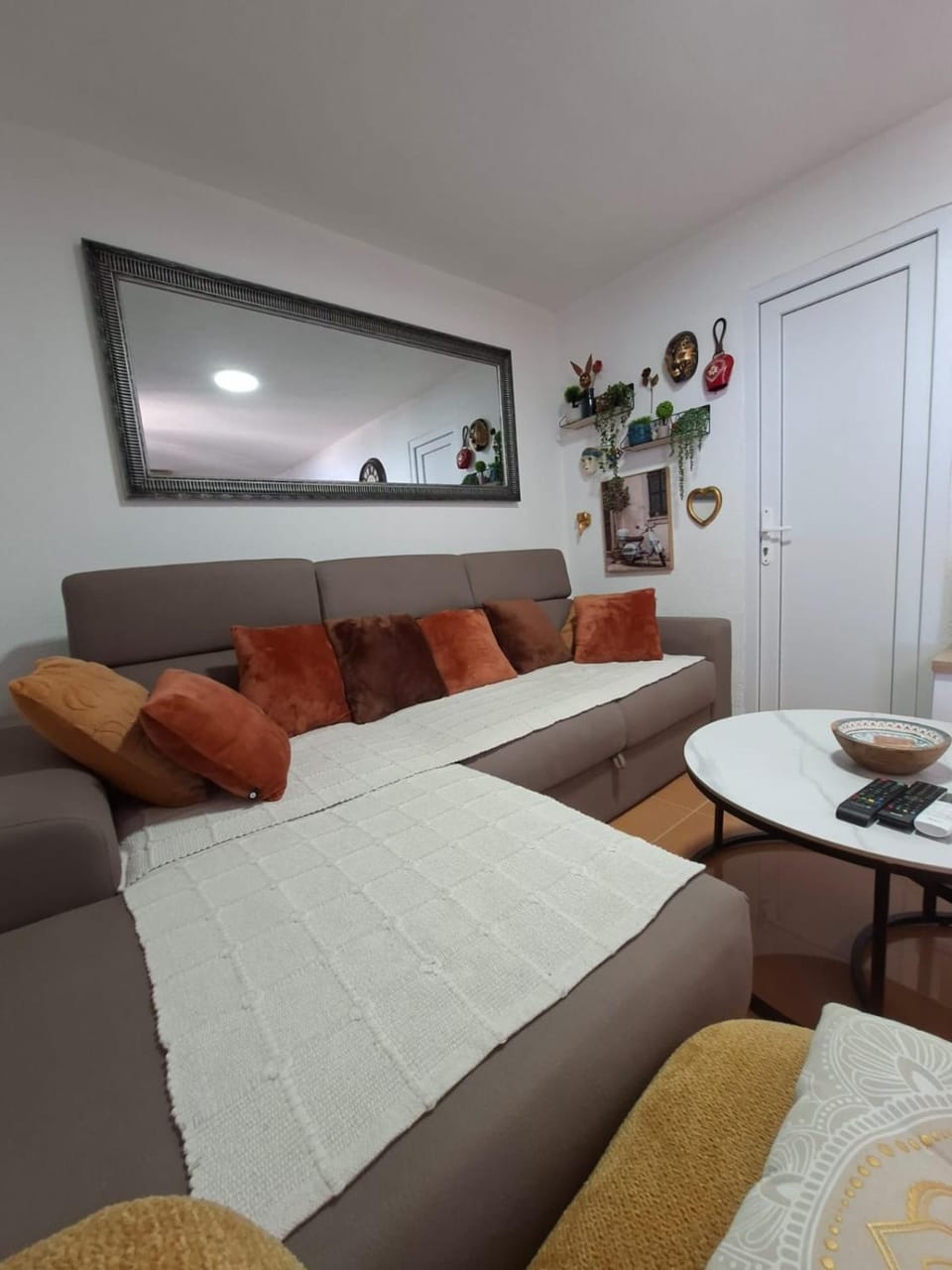 TV and multimedia, Living room, Photo of the whole room, Seating area