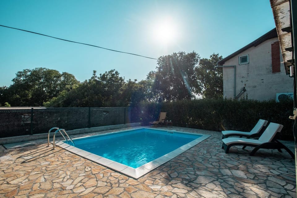 Swimming pool, Location, children, Family