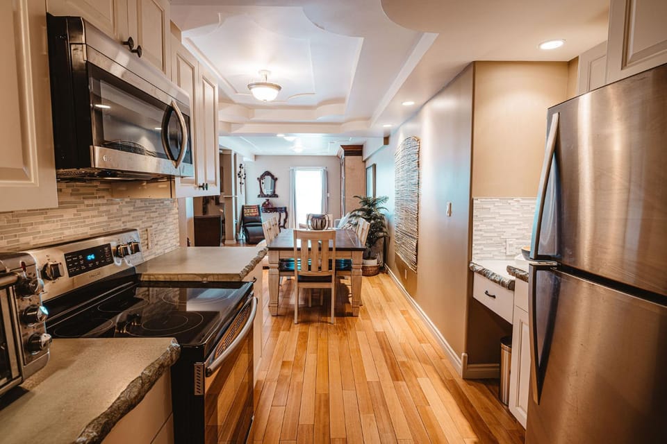 The Watermark Suite - Downtown Apartment in Drumheller