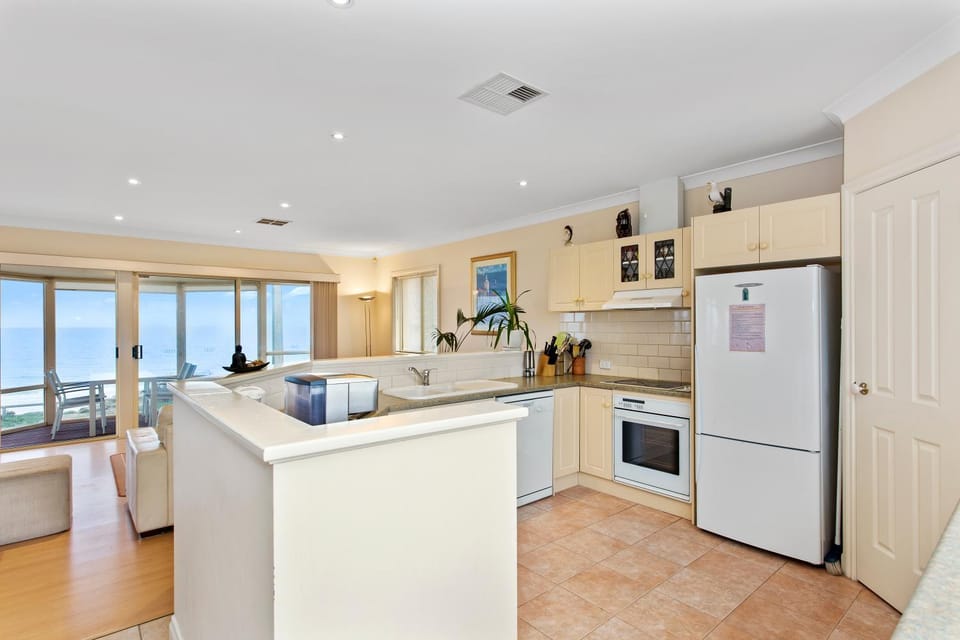 Kitchen or kitchenette, Sea view