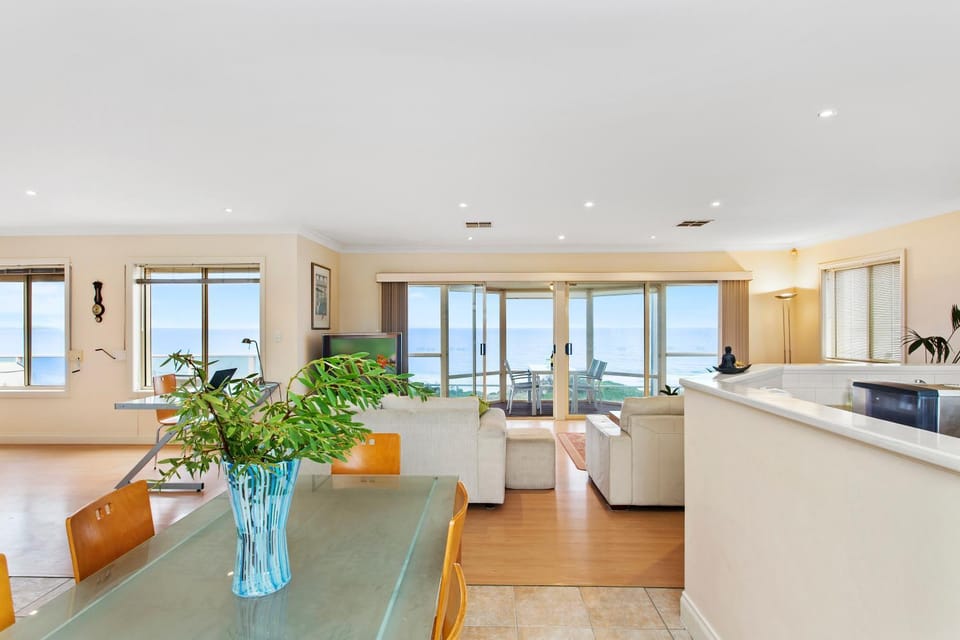 Seating area, Dining area, Sea view, Sea view