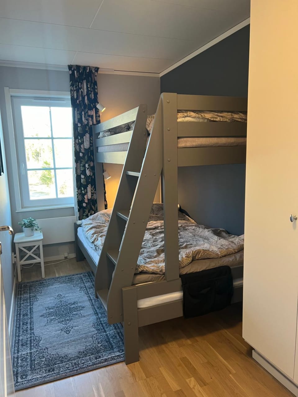 bunk bed