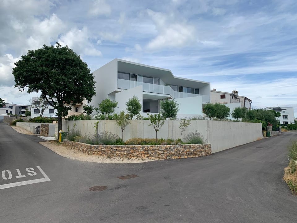 Property building, Neighbourhood