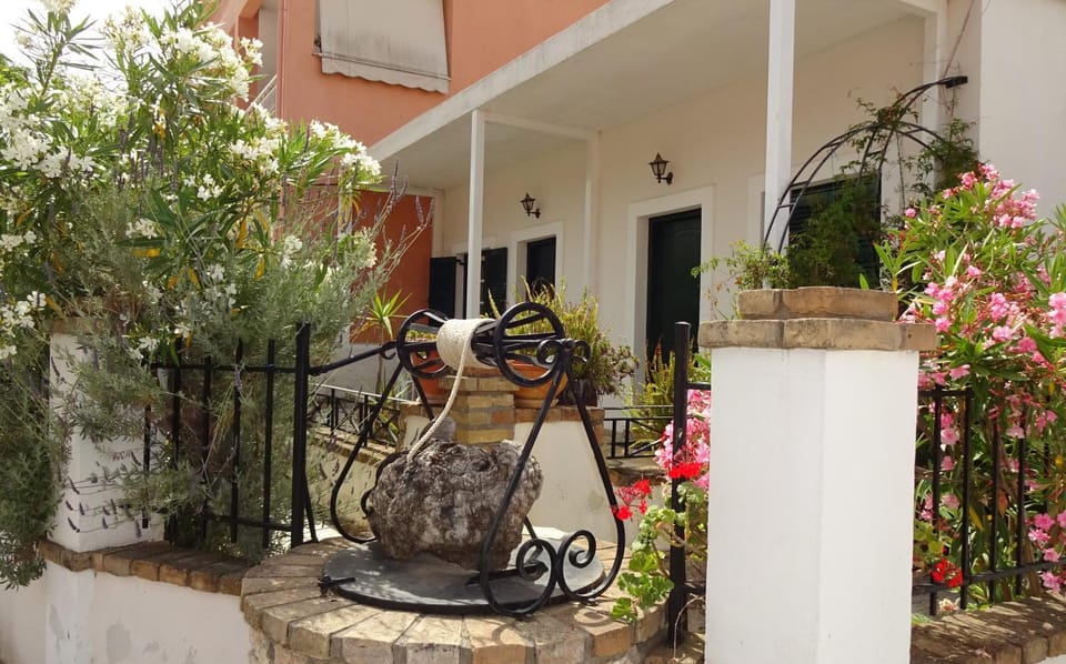 Patio, Facade/entrance