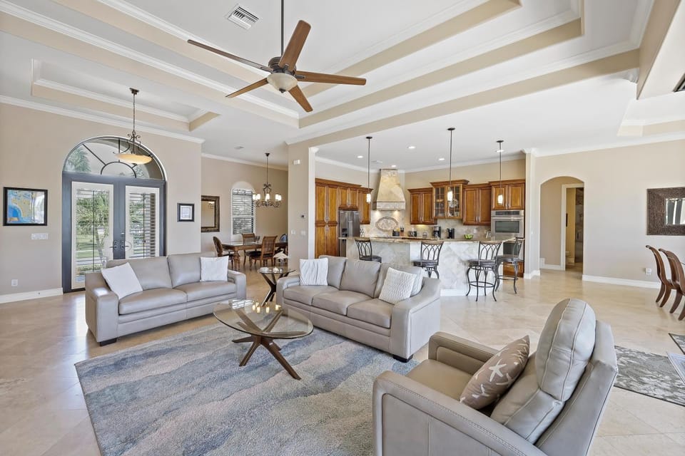 Opulent waterfront home with pool, spa, dock and deck House in Marco Island