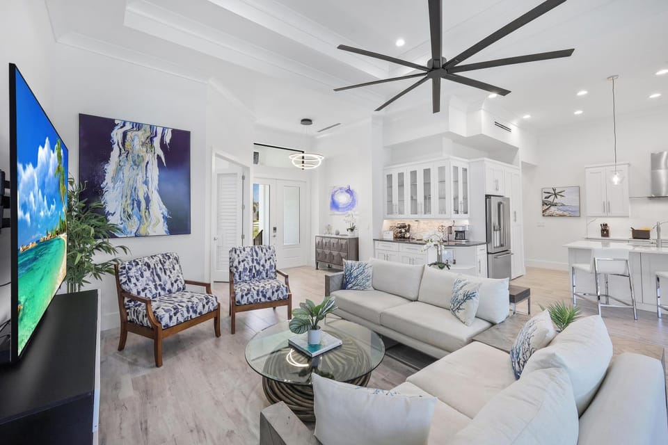 Modern Home with pool and steps to beach, food and fun House in Marco Island