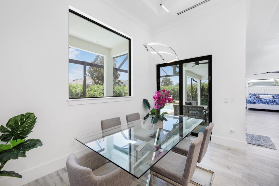Modern Home with pool and steps to beach, food and fun House in Marco Island