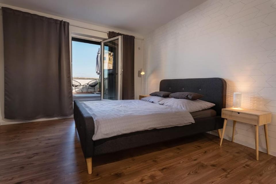 Photo of the whole room, Seating area, Bedroom