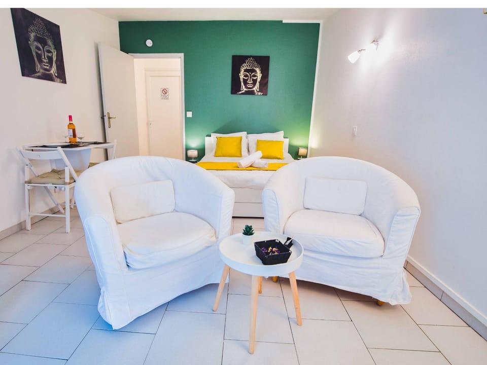 Seating area, Dining area, Bedroom