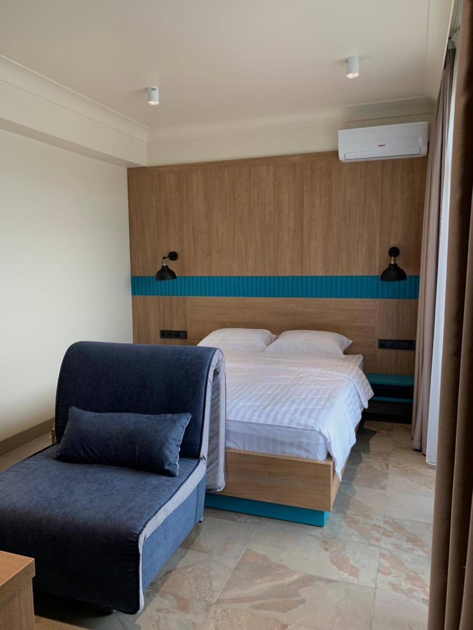 Bed, Photo of the whole room
