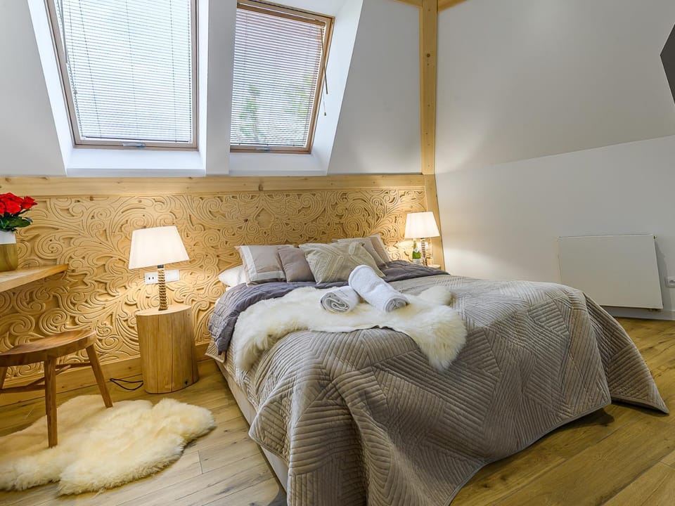 Bed, Photo of the whole room, Bedroom