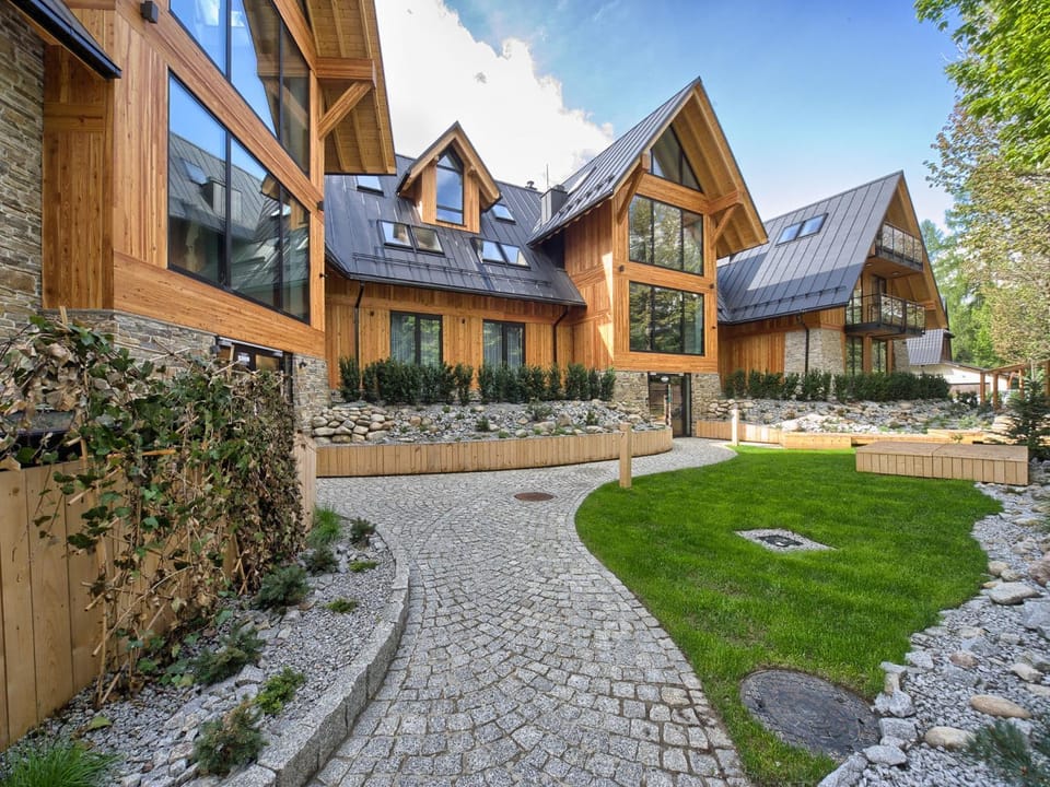 Property building, Day, Garden, Garden view