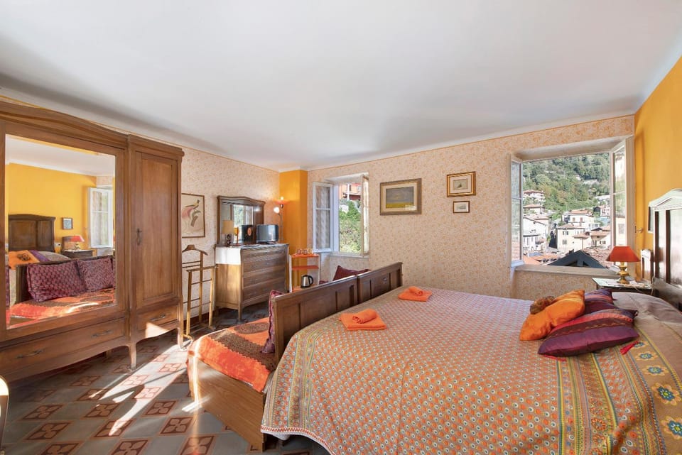 Living room, Bedroom