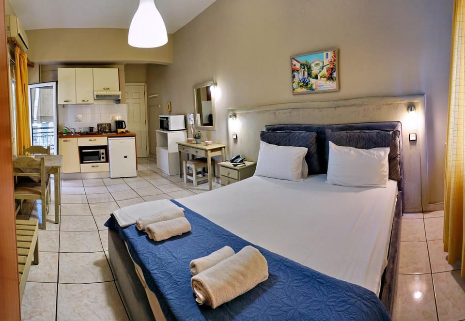 Kitchen or kitchenette, Bedroom, towels