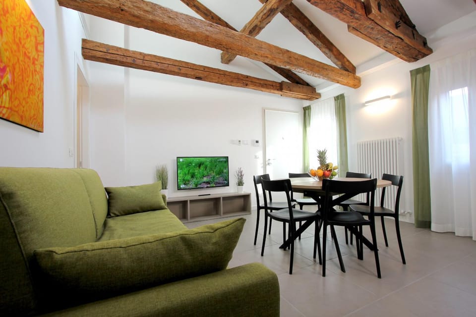 Communal lounge/ TV room, Living room