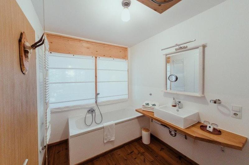 Bathroom, Bath