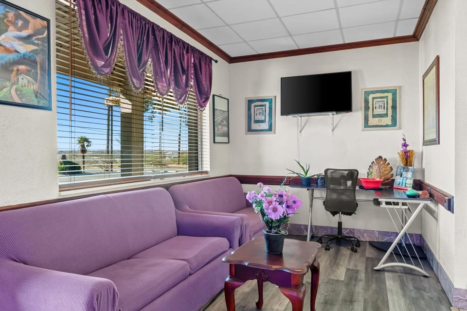 Communal lounge/ TV room, TV and multimedia, Lobby or reception