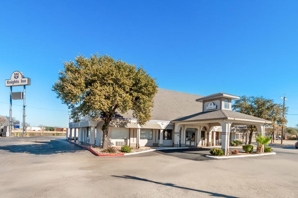 Property building, Day, Street view, Location, Parking