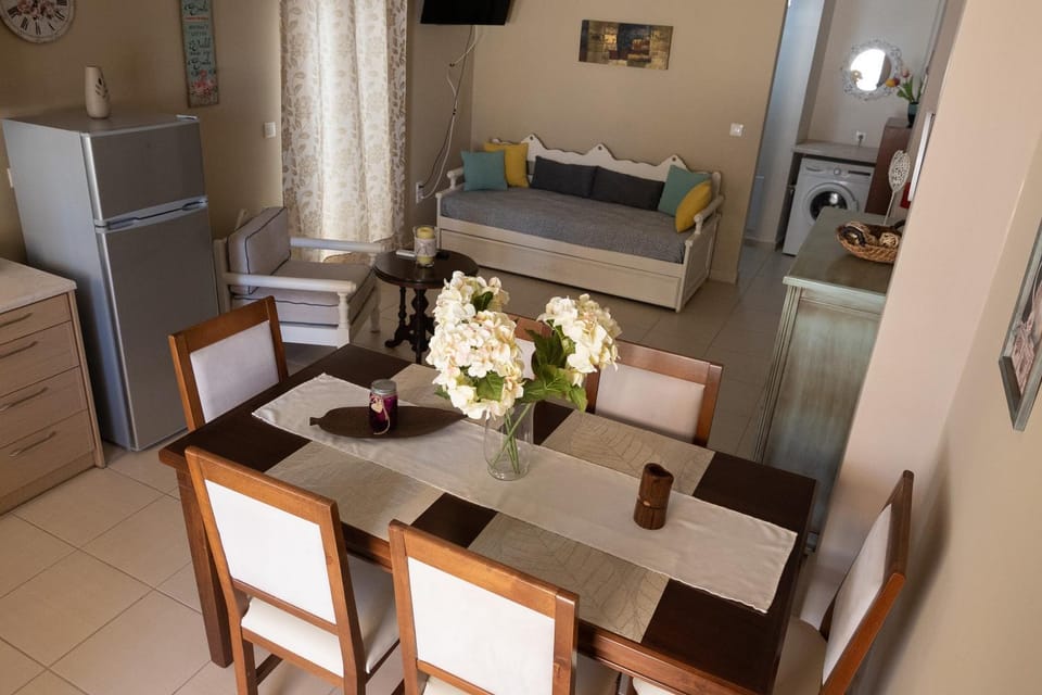 Living room, Photo of the whole room, Dining area, kitchen, kitchen