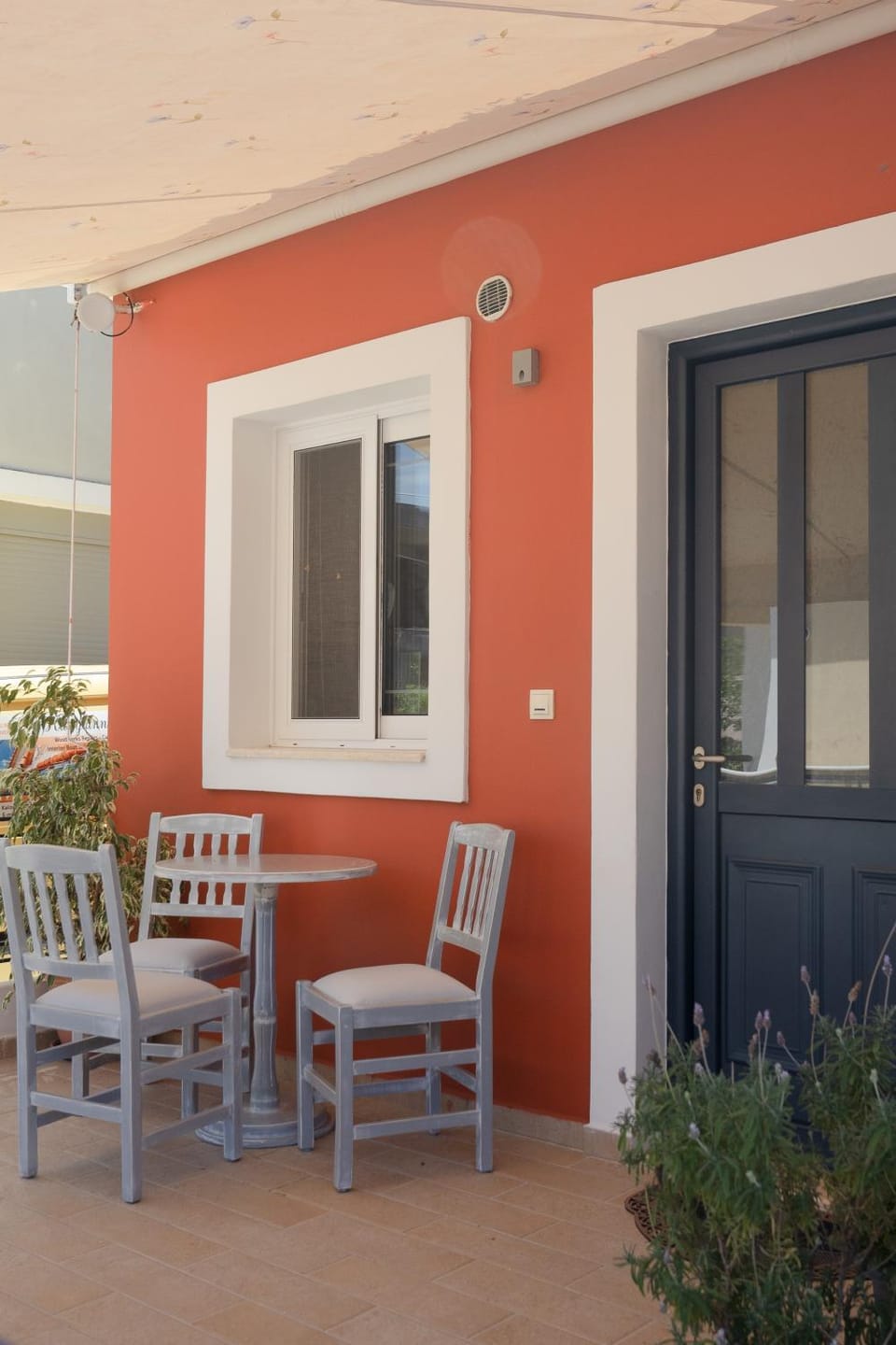 Property building, Facade/entrance, Balcony/Terrace, Balcony/Terrace