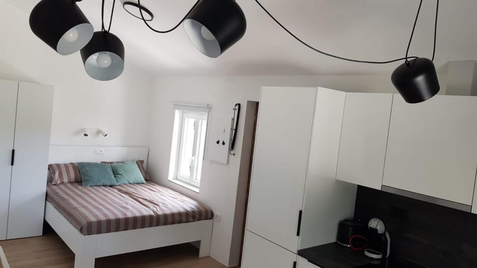 Bed, Photo of the whole room, wardrobe