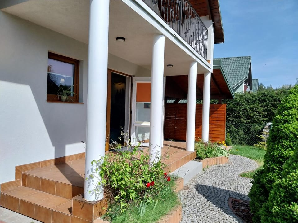 Domek Chmiel I nad Jeziorem Tarnobrzeskim Villa in Poland