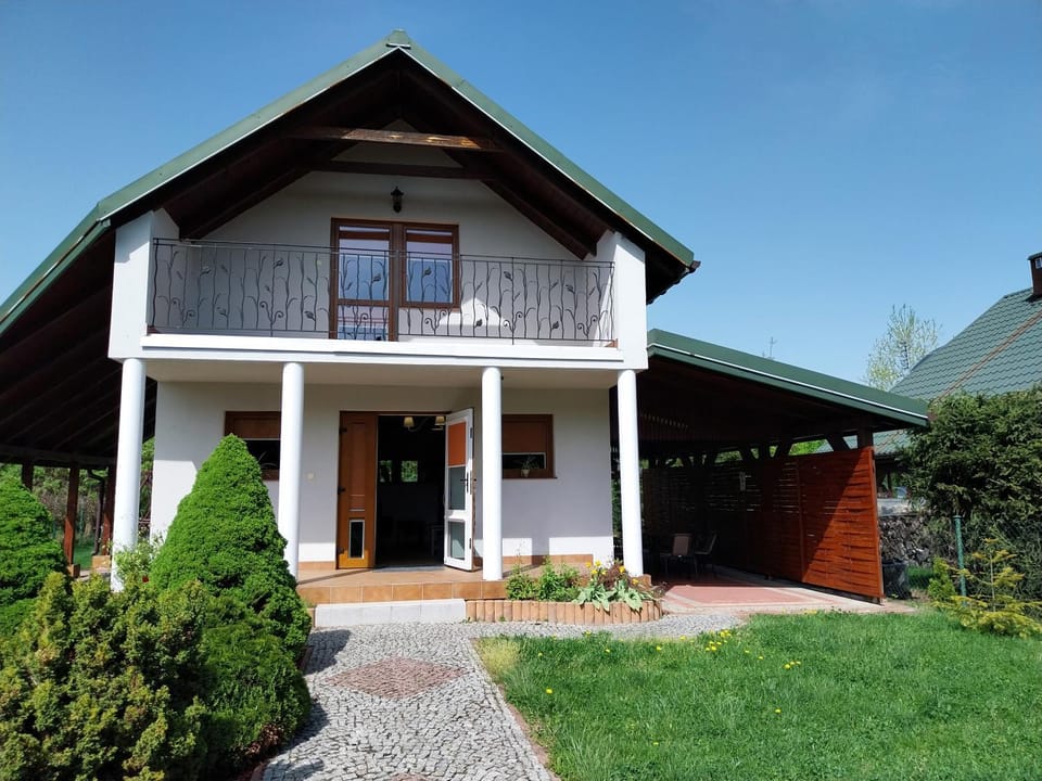 Domek Chmiel I nad Jeziorem Tarnobrzeskim Villa in Poland