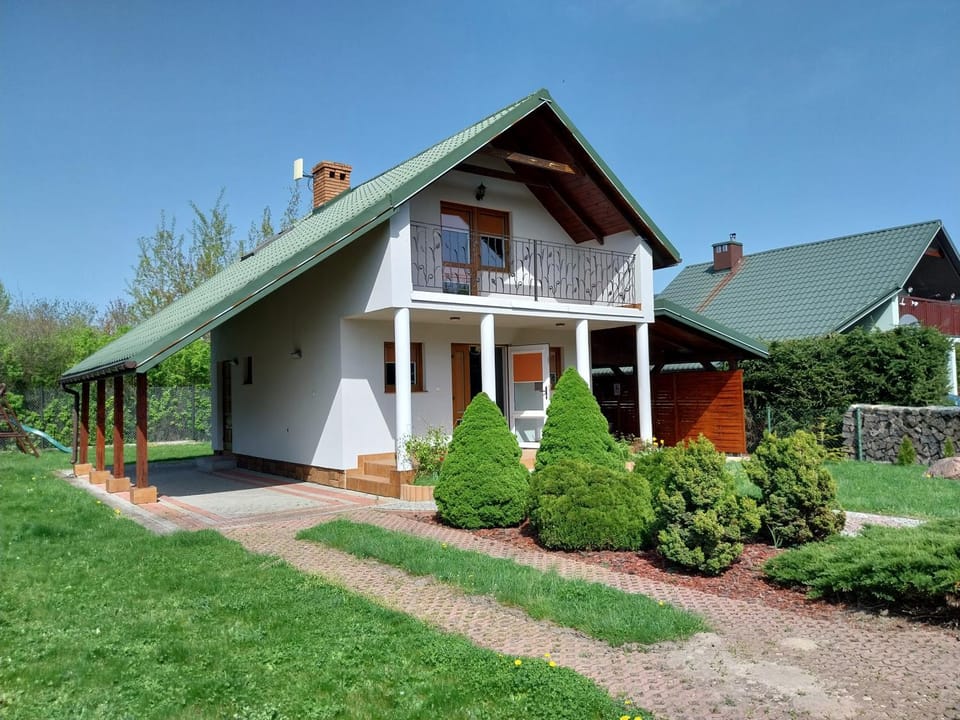 Domek Chmiel I nad Jeziorem Tarnobrzeskim Villa in Poland