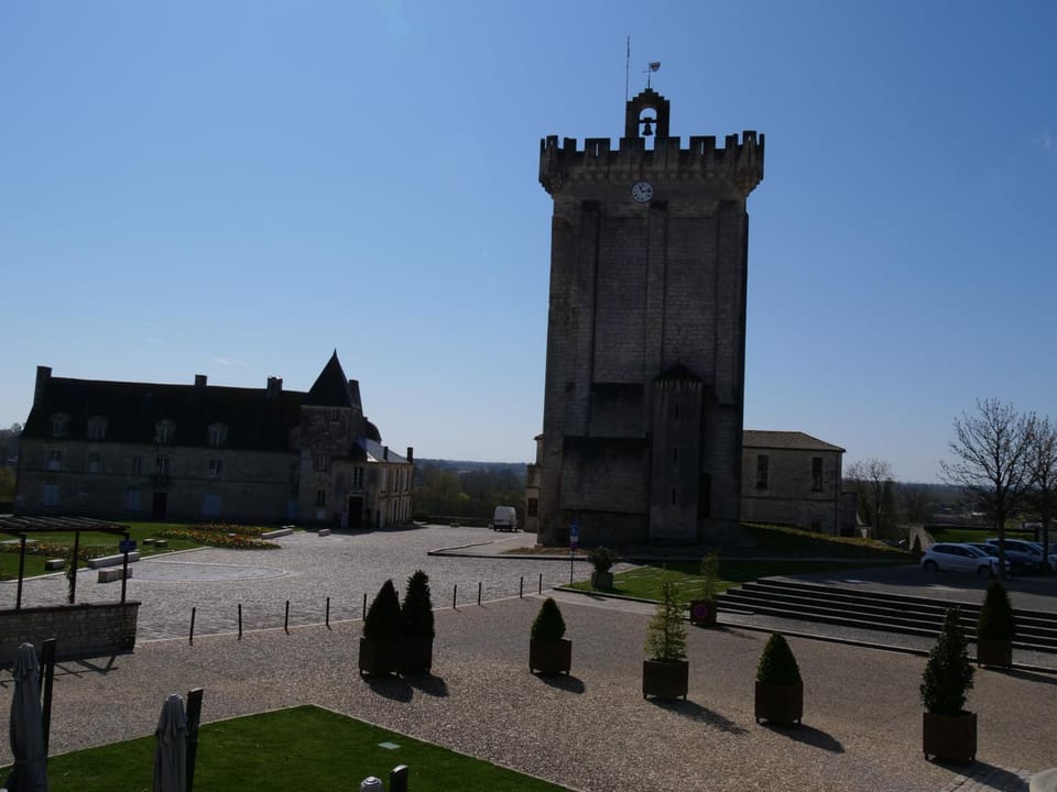 Nearby landmark, Neighbourhood