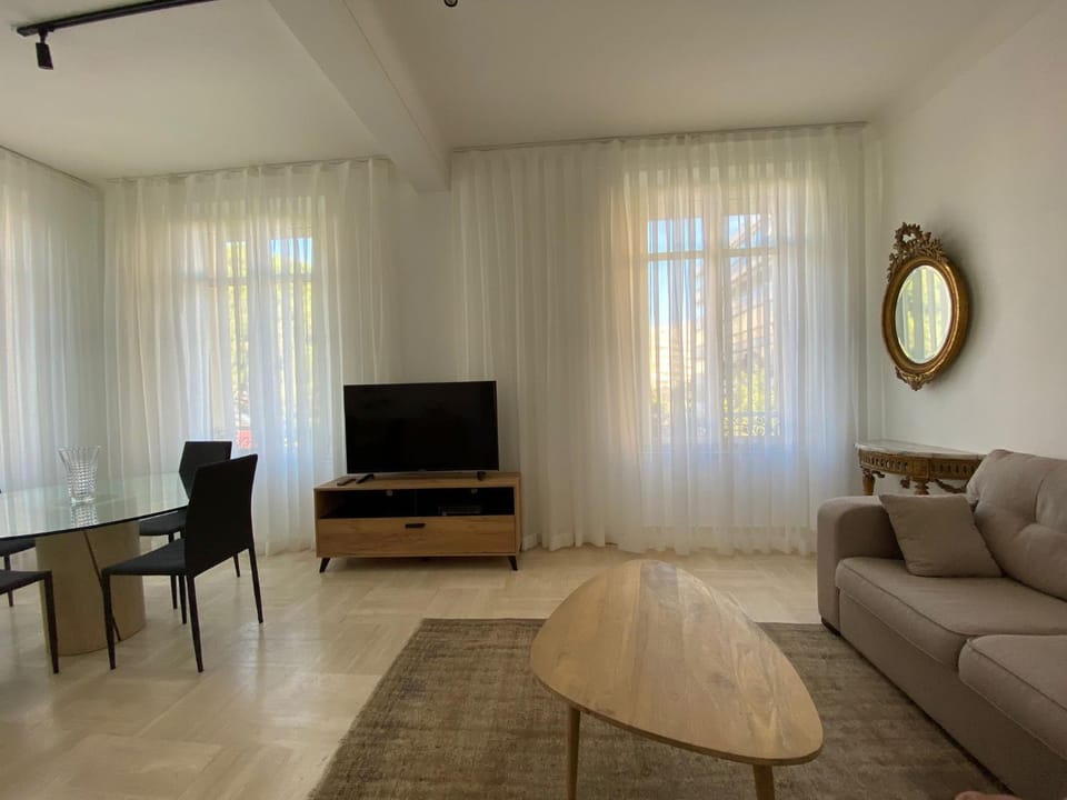 Communal lounge/ TV room, TV and multimedia, Living room, Seating area