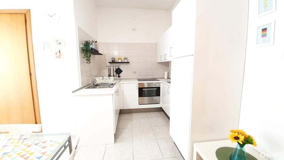 Kitchen or kitchenette, Dining area, dishwasher, pet friendly, stove