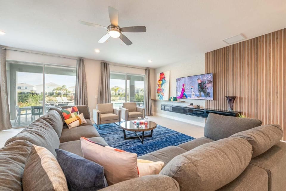 Exquisite 9 Bdrm Home w Games Room at Encore House in Four Corners