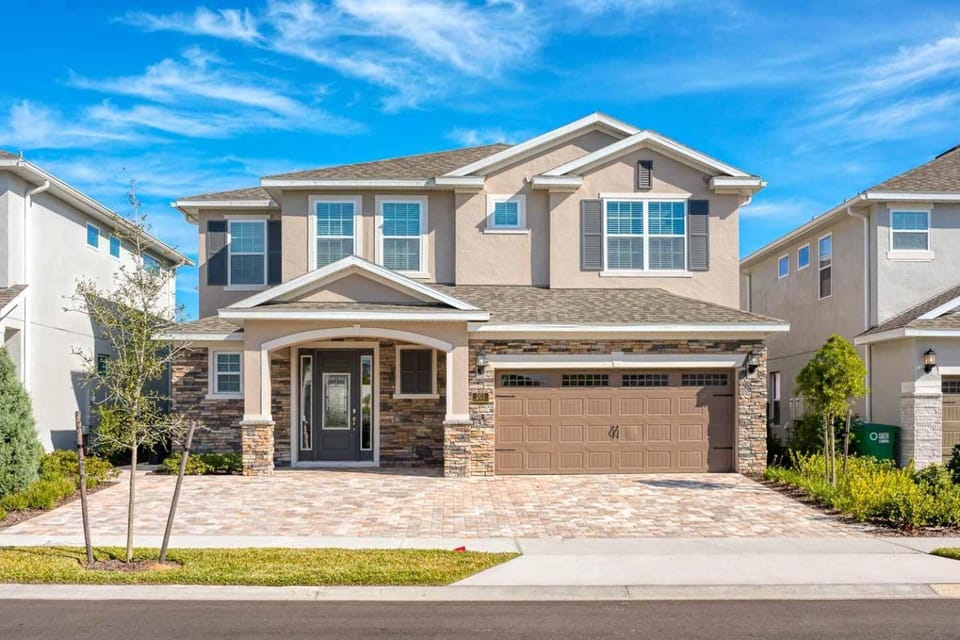 Exquisite 9 Bdrm Home w Games Room at Encore House in Four Corners
