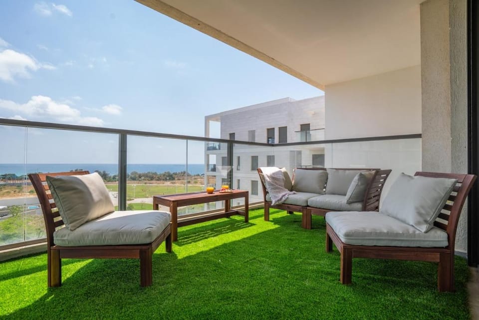 Vibrant Seaside Stay with Balcony by SeaNRent Apartment in North District