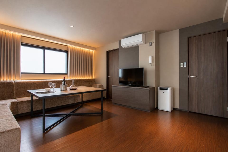 TV and multimedia, Living room, Dining area, air conditioner, air conditioner