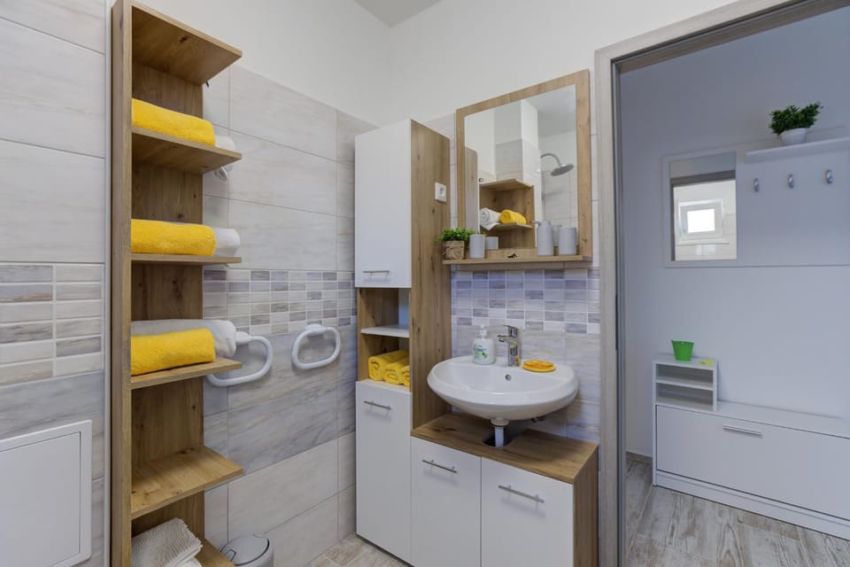 Shower, Bathroom, towels