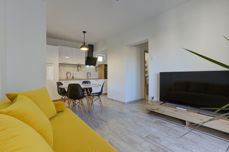 Communal lounge/ TV room, Living room, Seating area, Dining area