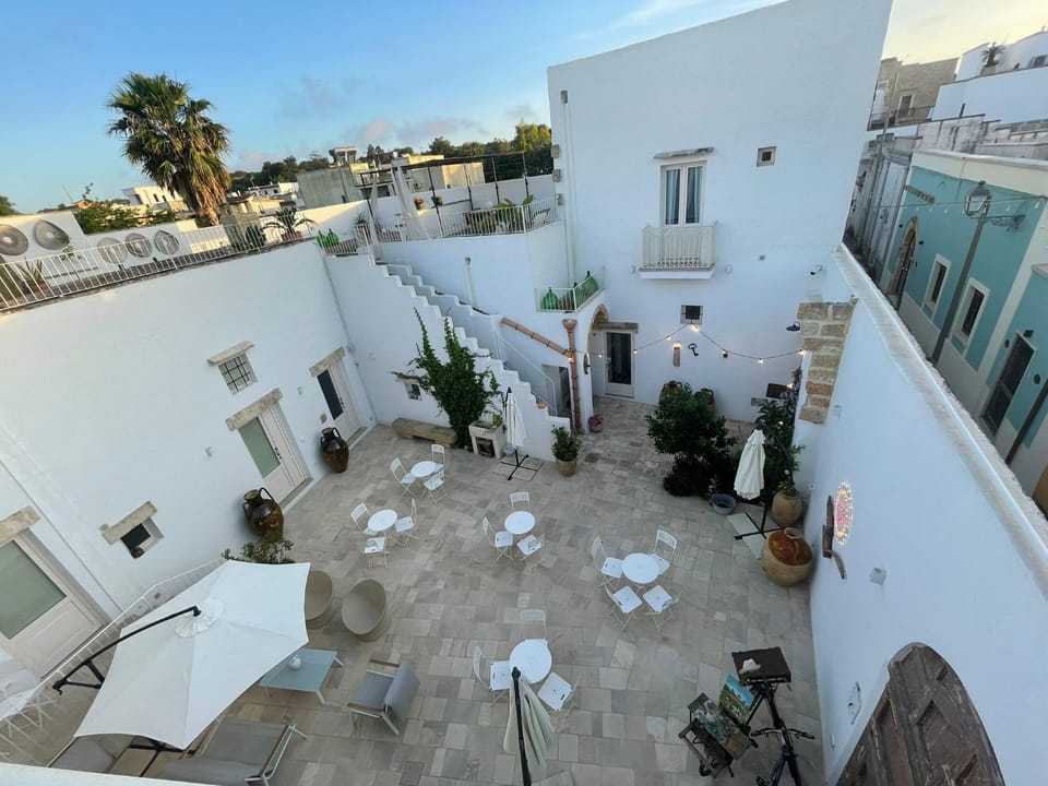 CORTE LARGO LAURO DIMORE & SPA Bed and Breakfast in Apulia