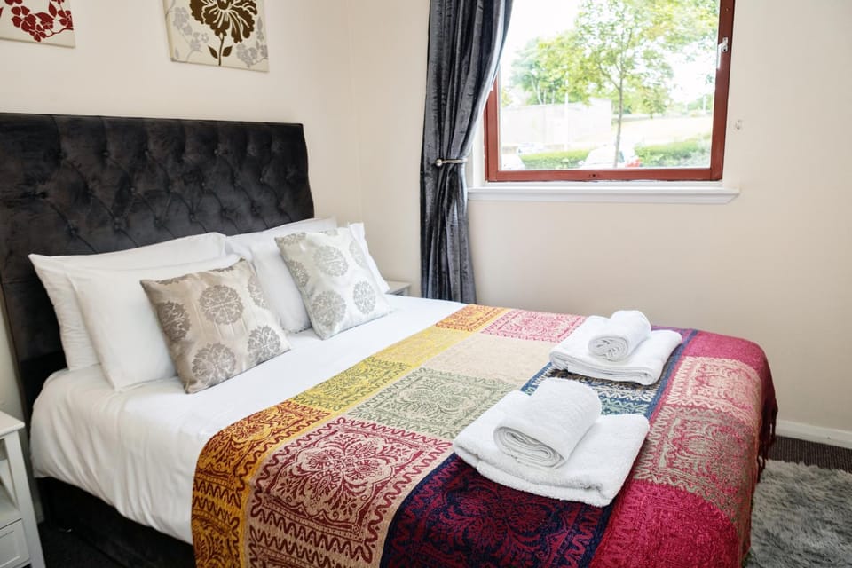 2 Bed Flat - Sleeps 4 - Parking - Wifi Apartment in Aberdeen
