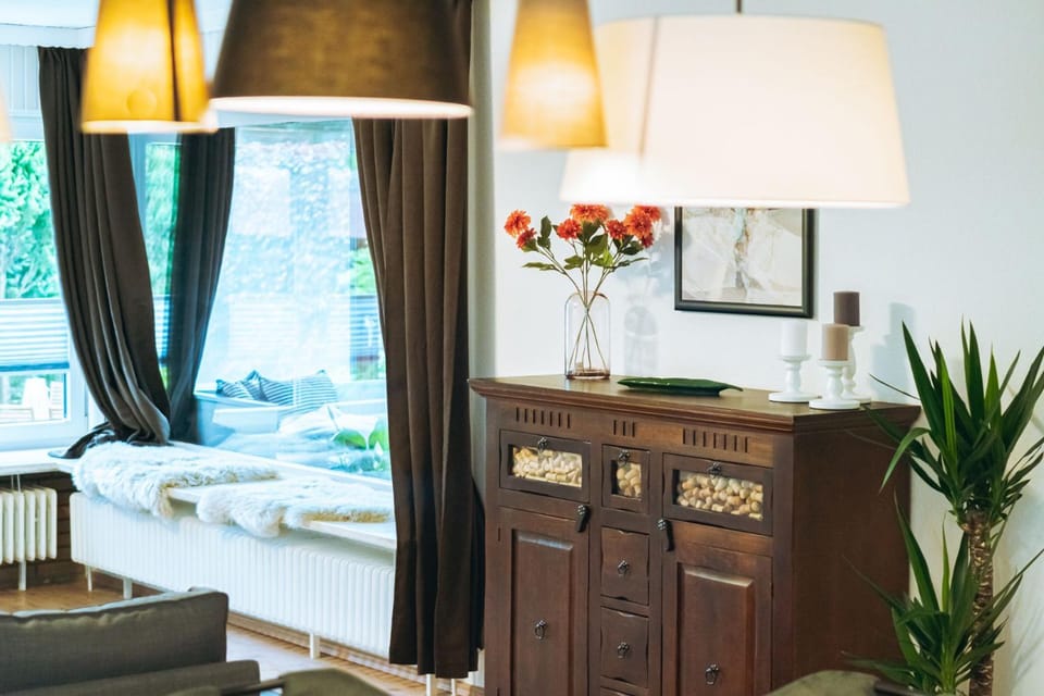 Photo of the whole room, Decorative detail