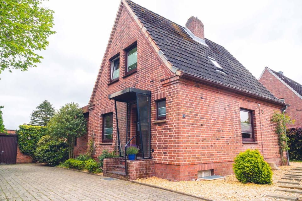 Property building, Staff