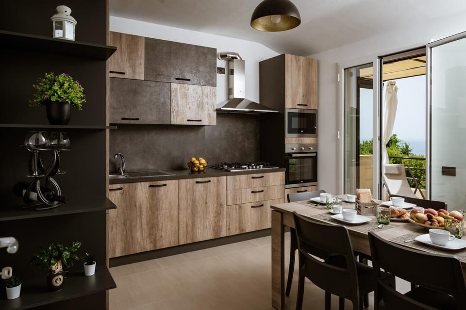 Kitchen or kitchenette, Dining area, Communal kitchen
