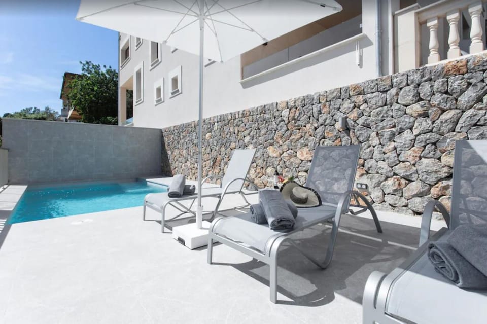Living room, Swimming pool